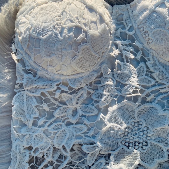 White Floral Embroidered Bustier Corset Padded Crop Top Y2K - Picture 4 of 9